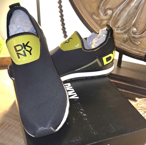 DKNY Jolie Slip-On Sneakers, Size 8.5 NIB - Picture 1 of 8